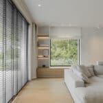 Moderne villa in Houtland met landelijke accenten uitgevoerd door In't Wit / In't Kleur - GYPROC / PLEISTER / SCHILDERWERKEN