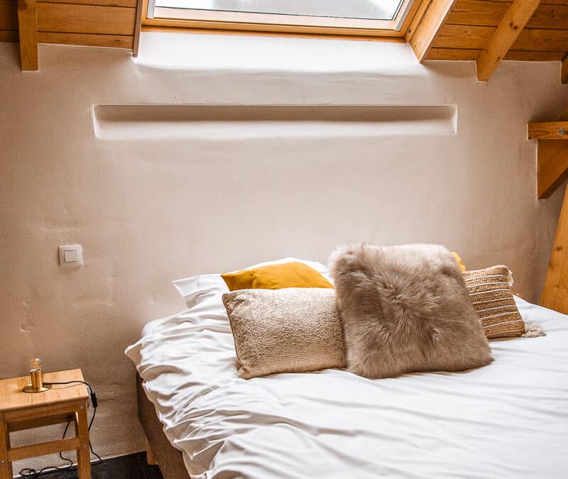 Eyndevelde vakantiewoningen - pleisterwerken en speciale decoratieve afwerkingstechnieken in een gerenoveerde hoeve